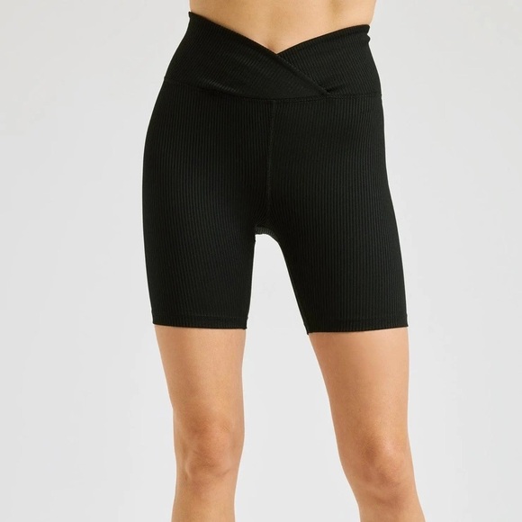 Year of‎ Ours Ribbed V Waist Biker Shorts Size Small - Picture 1 of 5